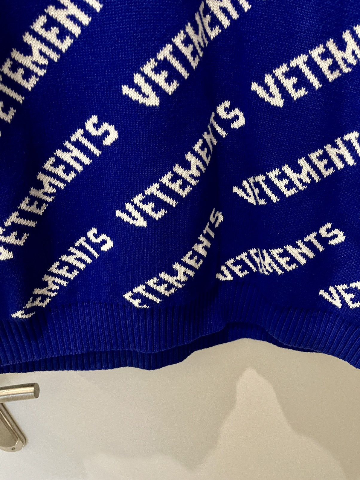 Vetements Vetements - All Over Logo Knit Size US L / EU 52-54 / 3 - 2 Thumbnail