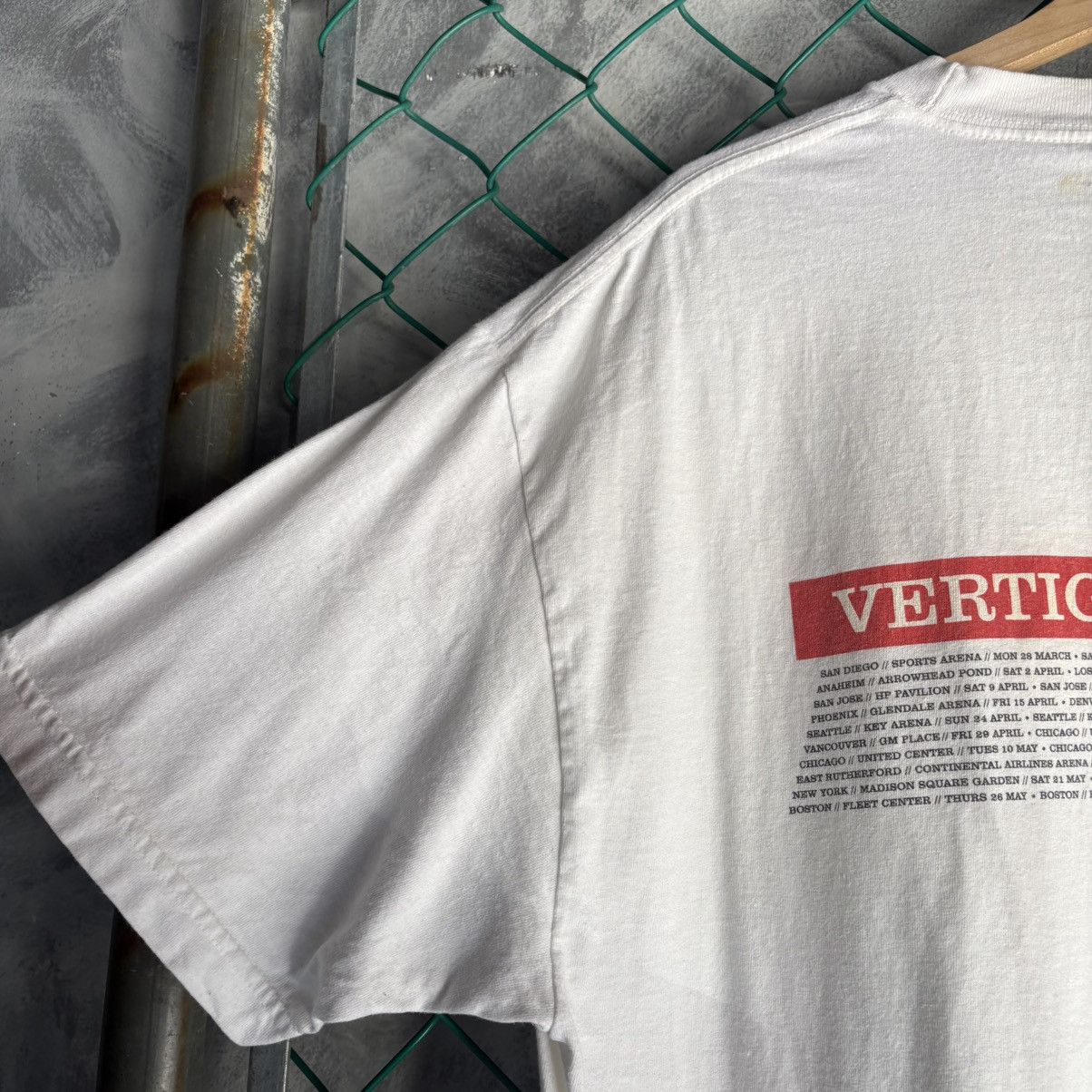 Other Vintage 2005 U2 Vertigo Rock Band White T-shirt Sz XL Size US XL / EU 56 / 4 - 6 Thumbnail