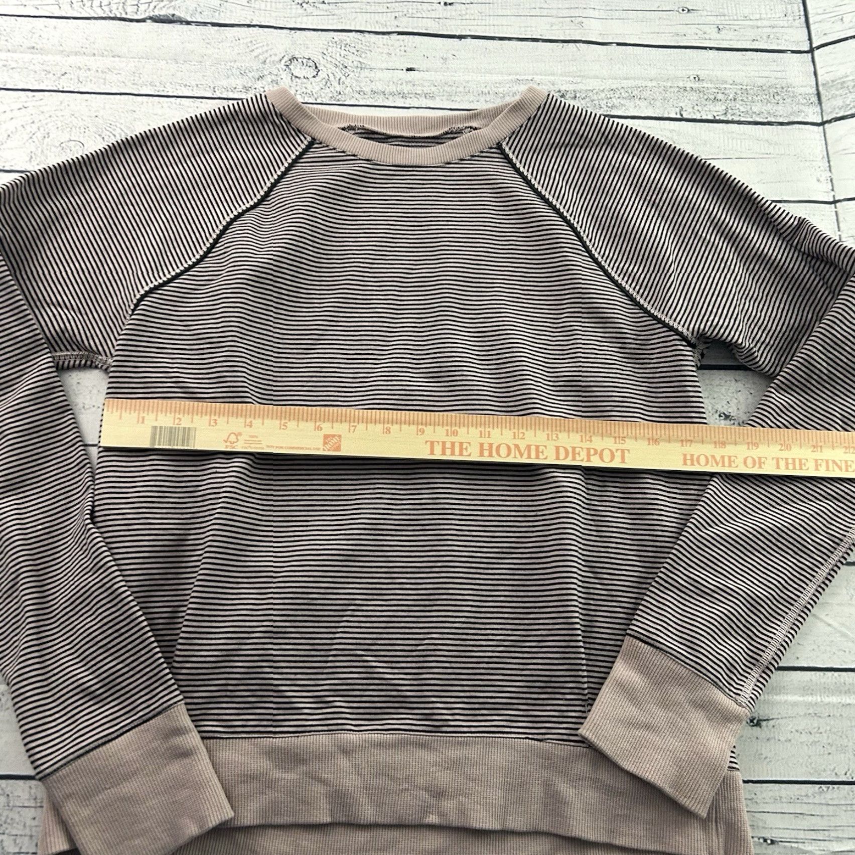Lululemon Lululemon Striped Sweatshirt womens 8 10 Pink Black Crew Neck Activewear Shirt Womens Size M / US 6-8 / IT 42-44 - 3 Thumbnail