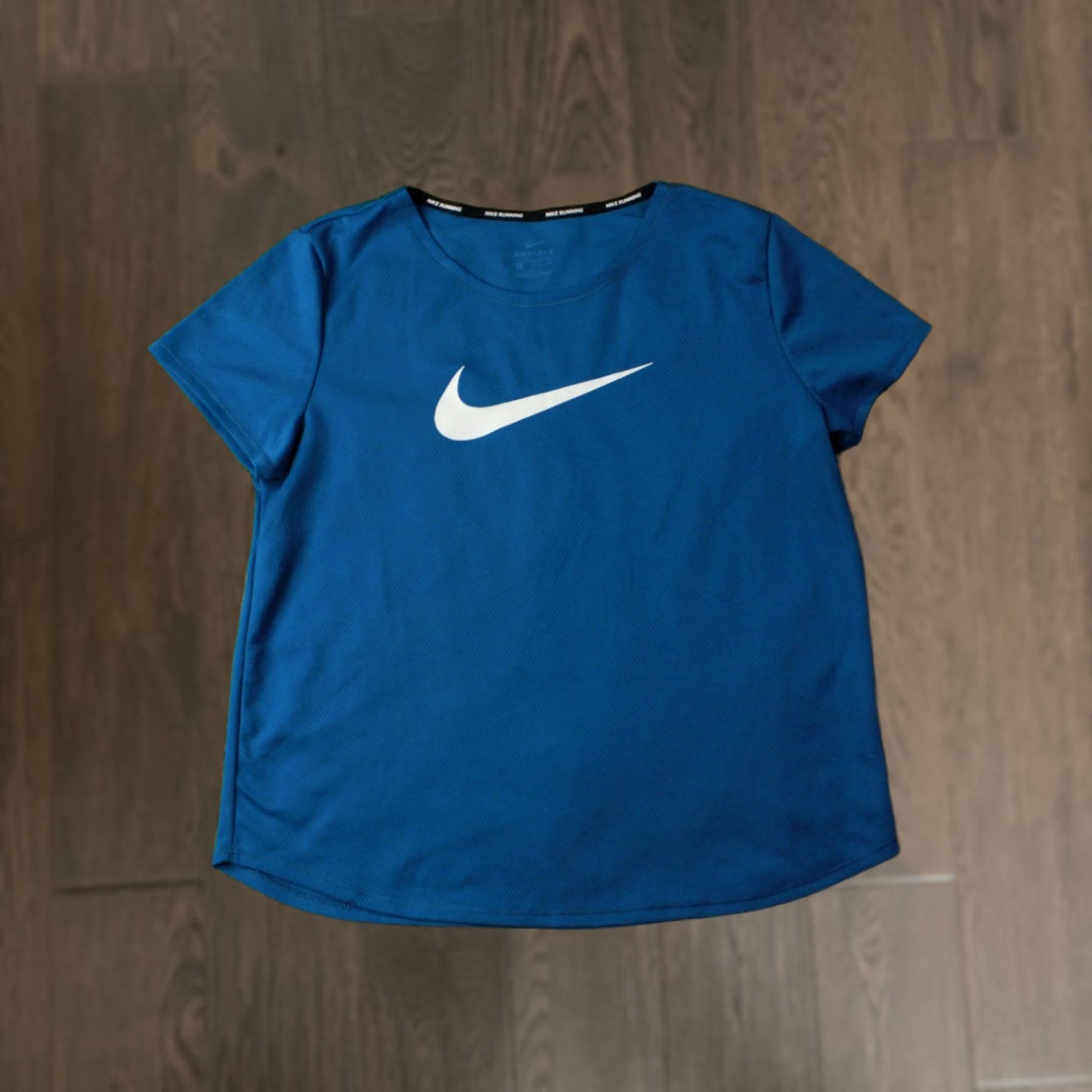 Nike NIKE DRI-FIT RUNNING SHIRT Women M Blue Nike Dri-FIT Run Training 2021 Shirt Jersey Short Sleeve Mens Womens Size M / US 6-8 / IT 42-44 - 1 Thumbnail