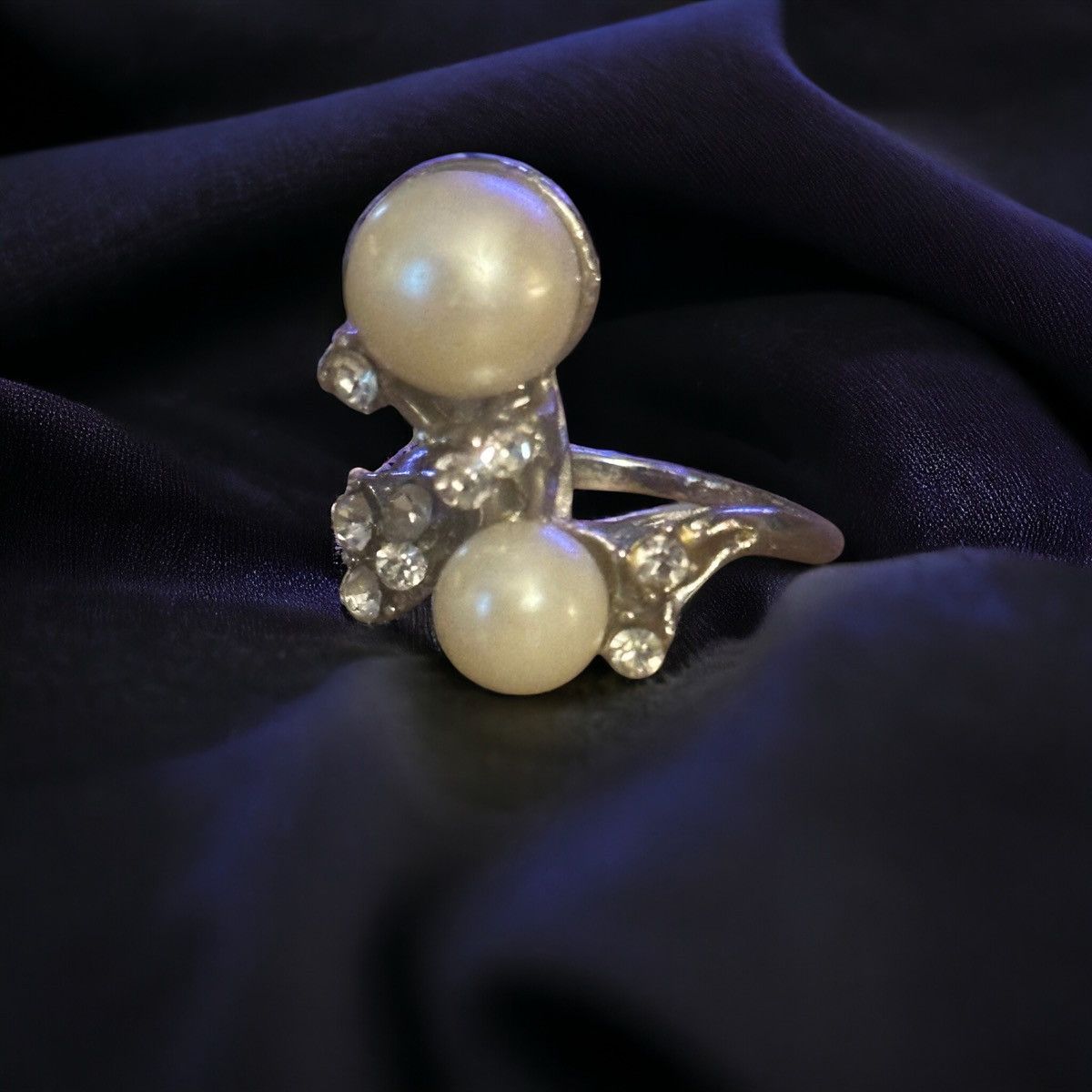 Vintage Vintage silver tone double pearl and rhinestone ring Size ONE SIZE - 1 Thumbnail