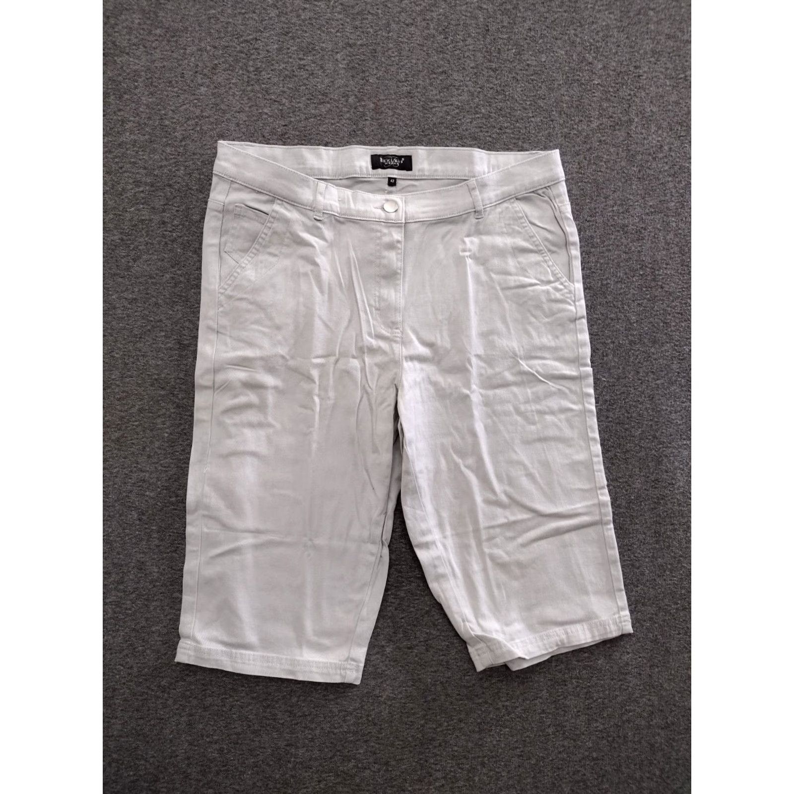Vintage Bexley's Woman Cotton Relaxed Chino Long Shorts Classic White 42 Size 28" / US 6 / IT 42 - 2 Thumbnail
