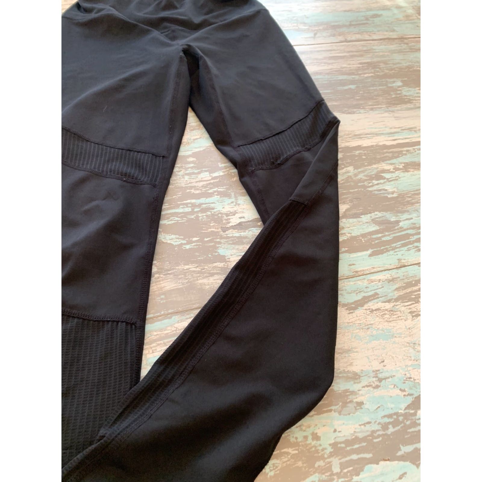 Reebok Reebok Women's Leggings Small Black Textured Activewear 30" Inseam Size 28" / US 6 / IT 42 - 5 Thumbnail