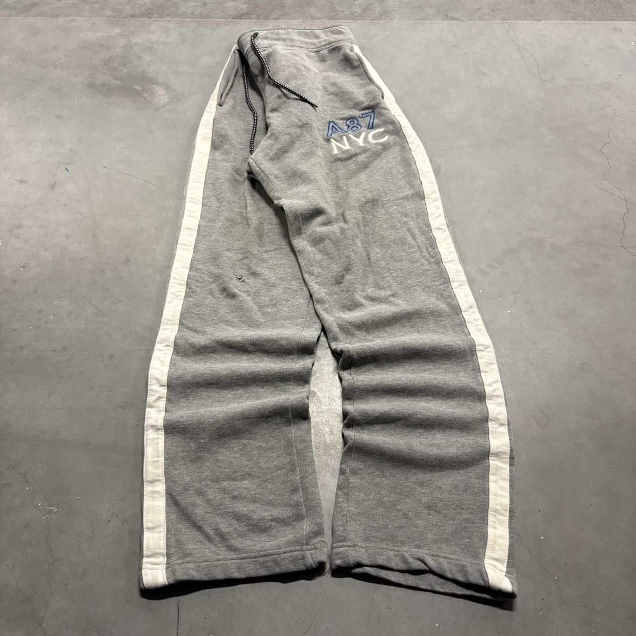 Aeropostale Crazy Vintage Y2K/2000s Baggy Aeropostale Grey Striped Sweatpants! Size US 32 / EU 48 - 2 Thumbnail