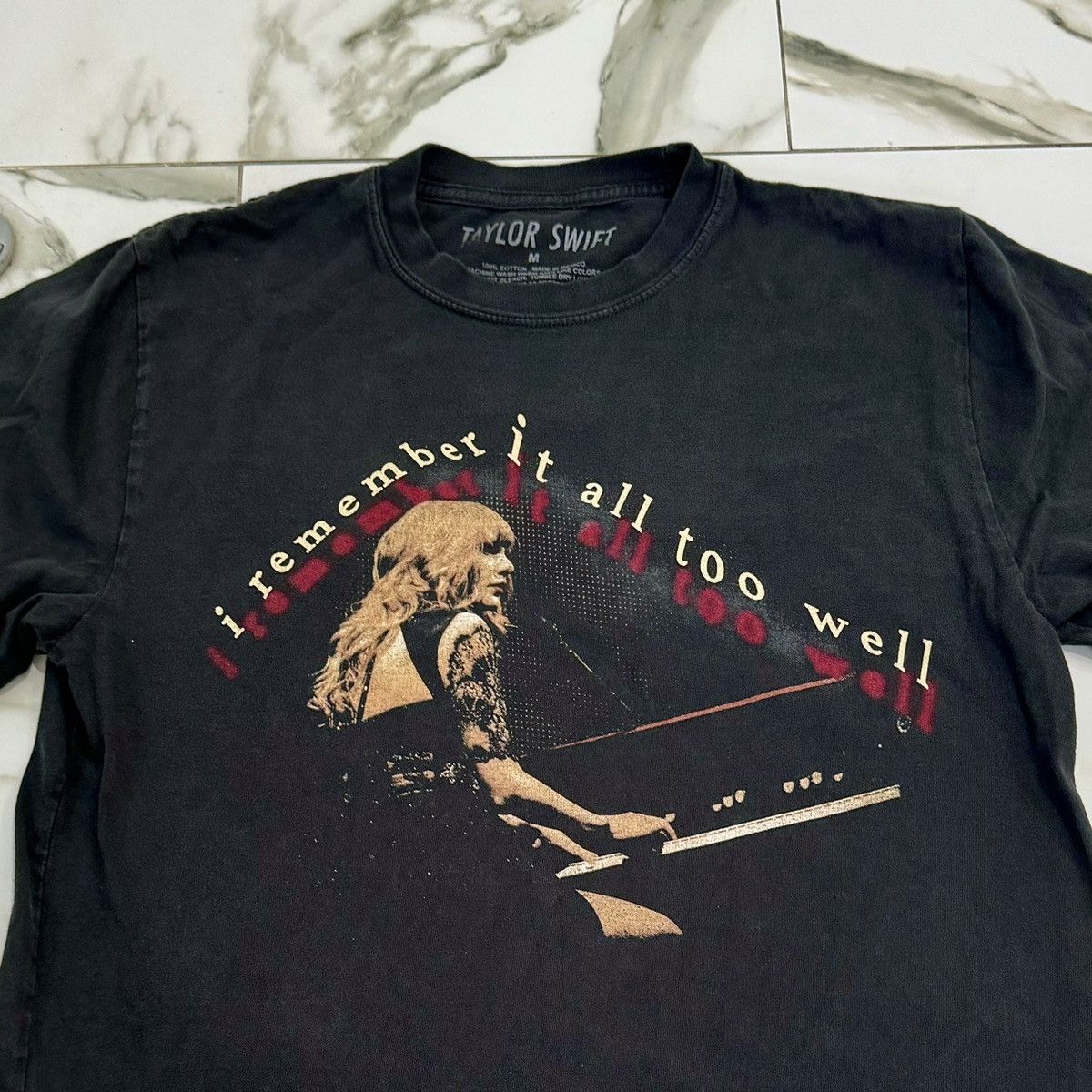 Band Tees × Designer TAYLOR SWIFT REMEMBER IT ALL TOUR TEE! Size US M / EU 48-50 / 2 - 3 Thumbnail