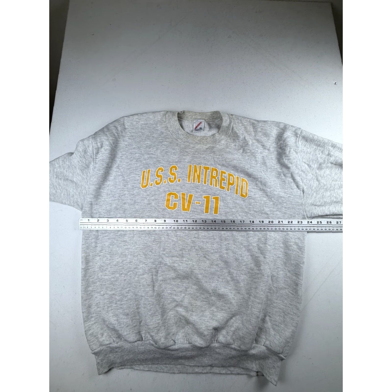 Vintage VINTAGE Mens Sweatshirt Navy U.S.S. INTREPID Size XL Gray Mens Navy Sweatshirt Light wear Pre owned Used with stains 330 Size US XL / EU 56 / 4 - 5 Thumbnail