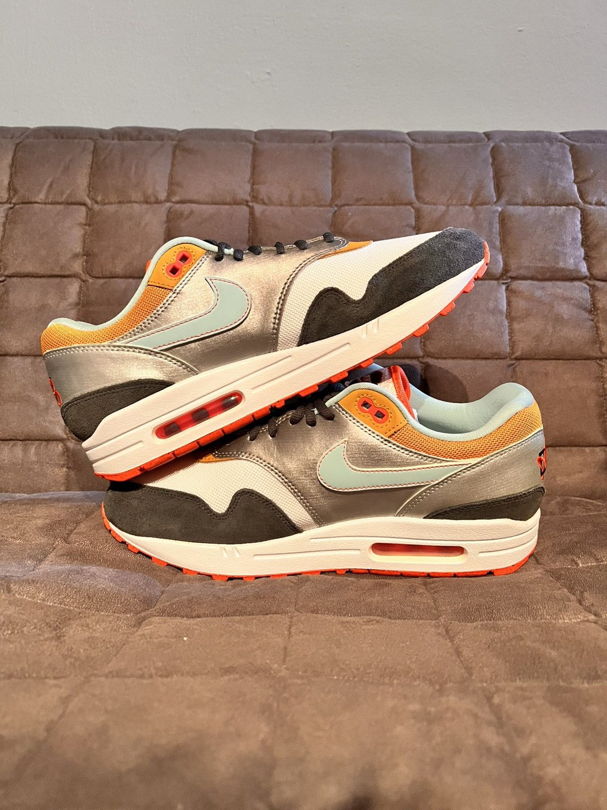Nike AIR MAX 1 'GRAFFITI' Size US 9 / EU 42 - 3 Thumbnail