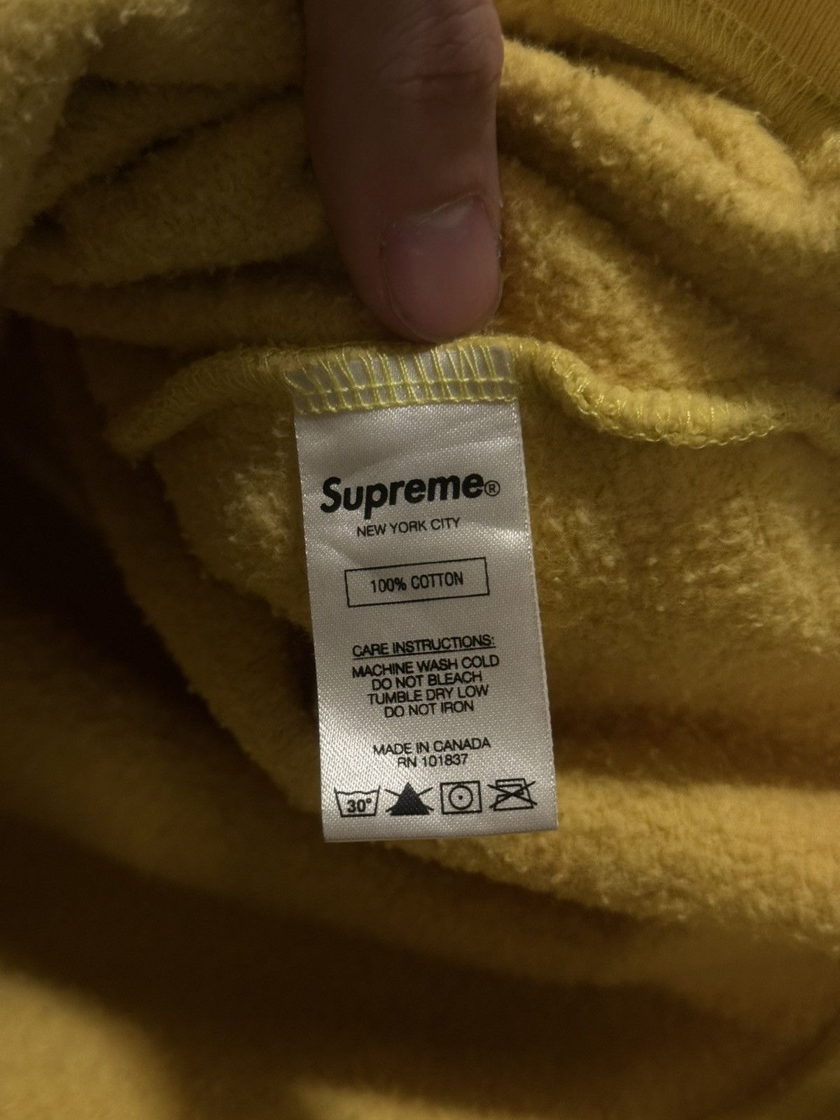 Supreme Yellow Supreme Hoodie Size Large Pre Owned Wash Stain Size US L / EU 52-54 / 3 - 9 Thumbnail