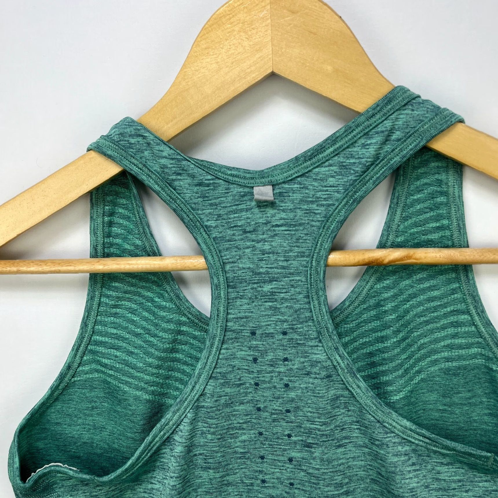 Nike Nike Dri FIT Womens Tank Top Athletic Small M Green Shirt Womens Nike Dri FIT Tank Top Athletic Green M Size M / US 6-8 / IT 42-44 - 6 Thumbnail