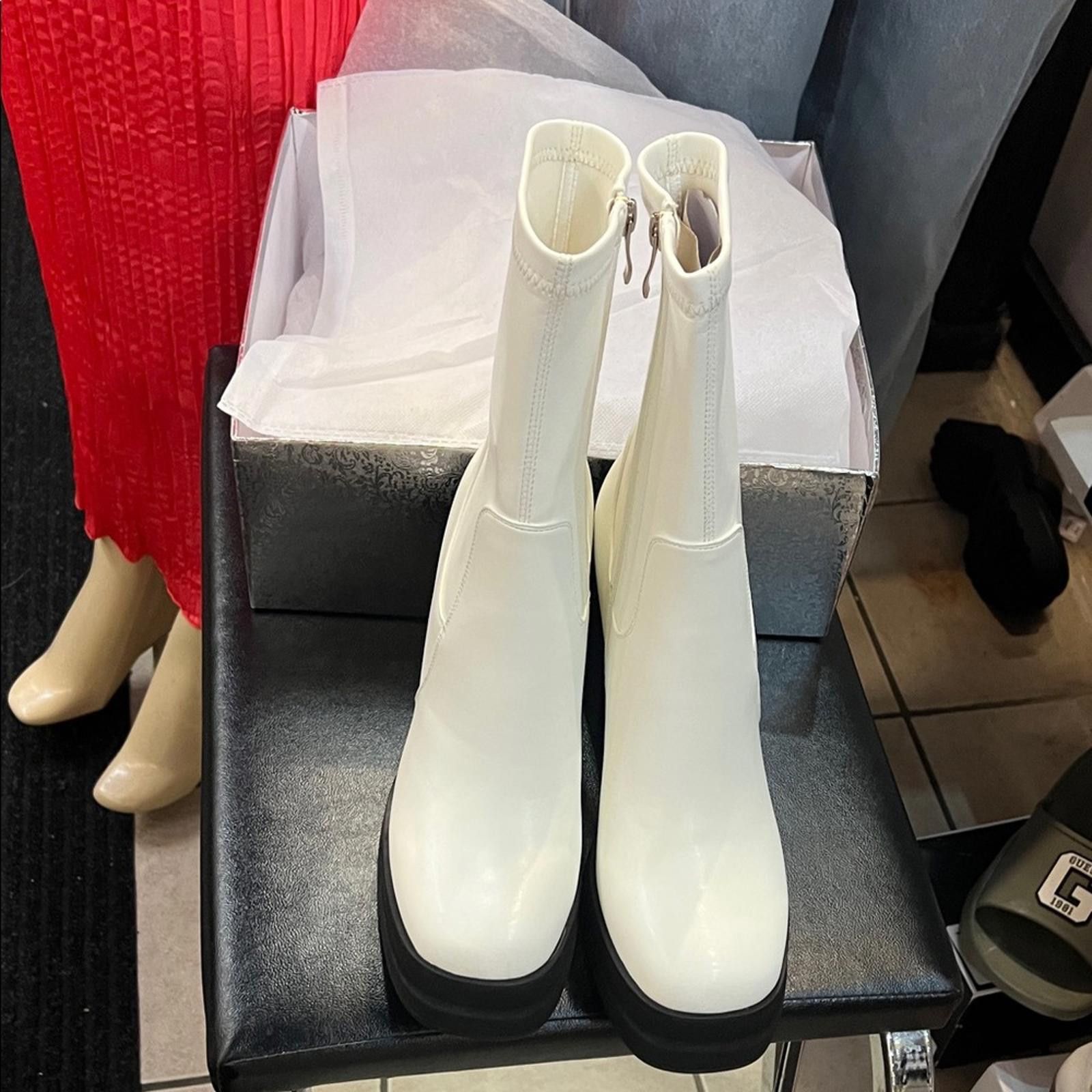 Other Elegant White Ankle Boots with Black Soles Size US 10 / IT 40 - 1 Thumbnail