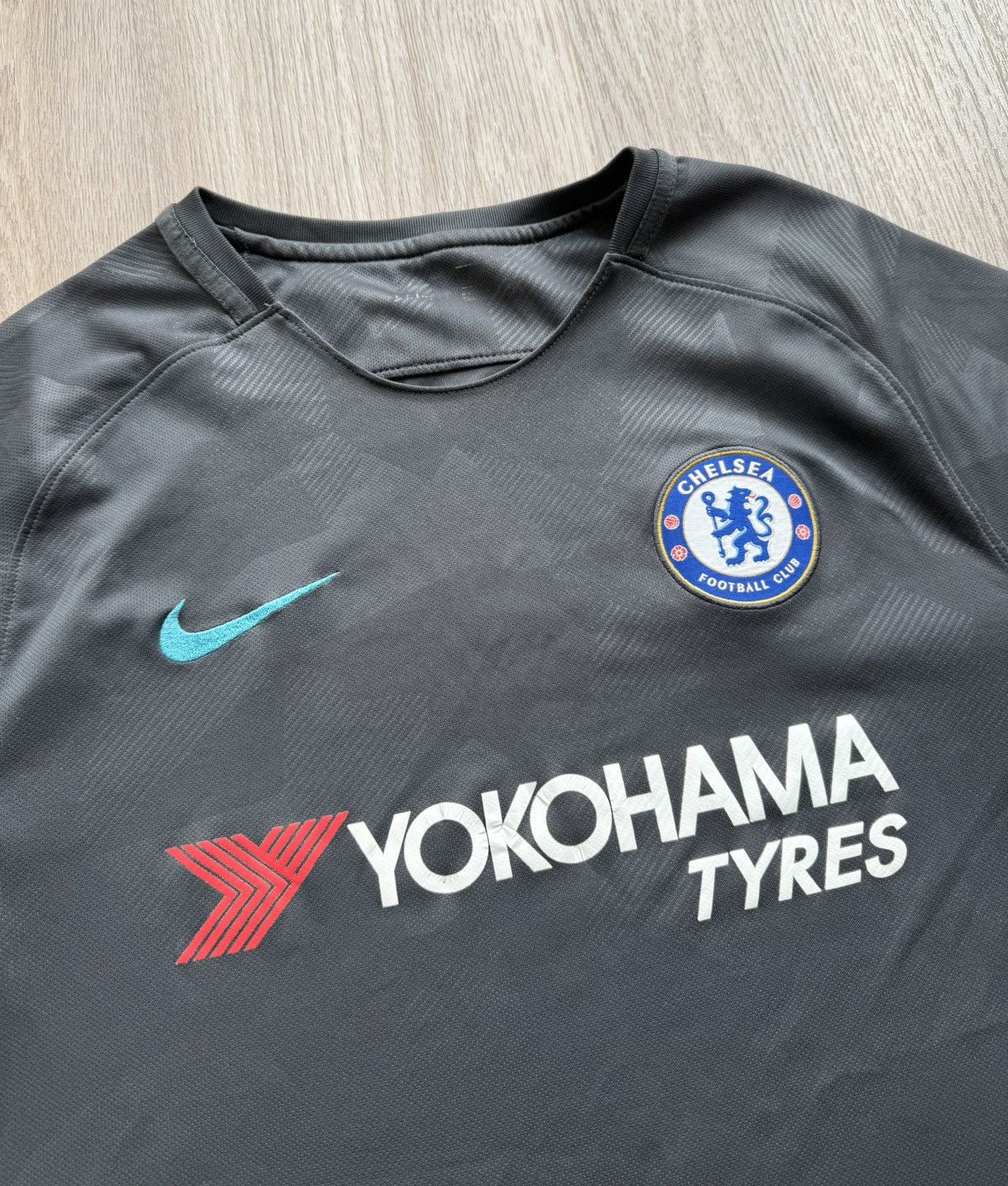 Nike Nike 2017/18 Chelsea Football Suit Soccer Shorts and Jersey Size US M / EU 48-50 / 2 - 3 Thumbnail