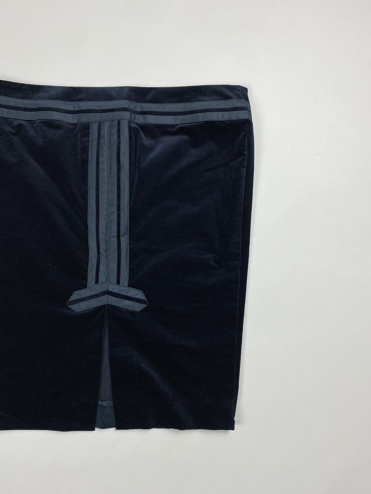 Gucci Gucci By Tom Ford Vintage 2005 Ladies Velour Pencil Skirt Size 32" / US 10 / IT 46 - 16 Thumbnail