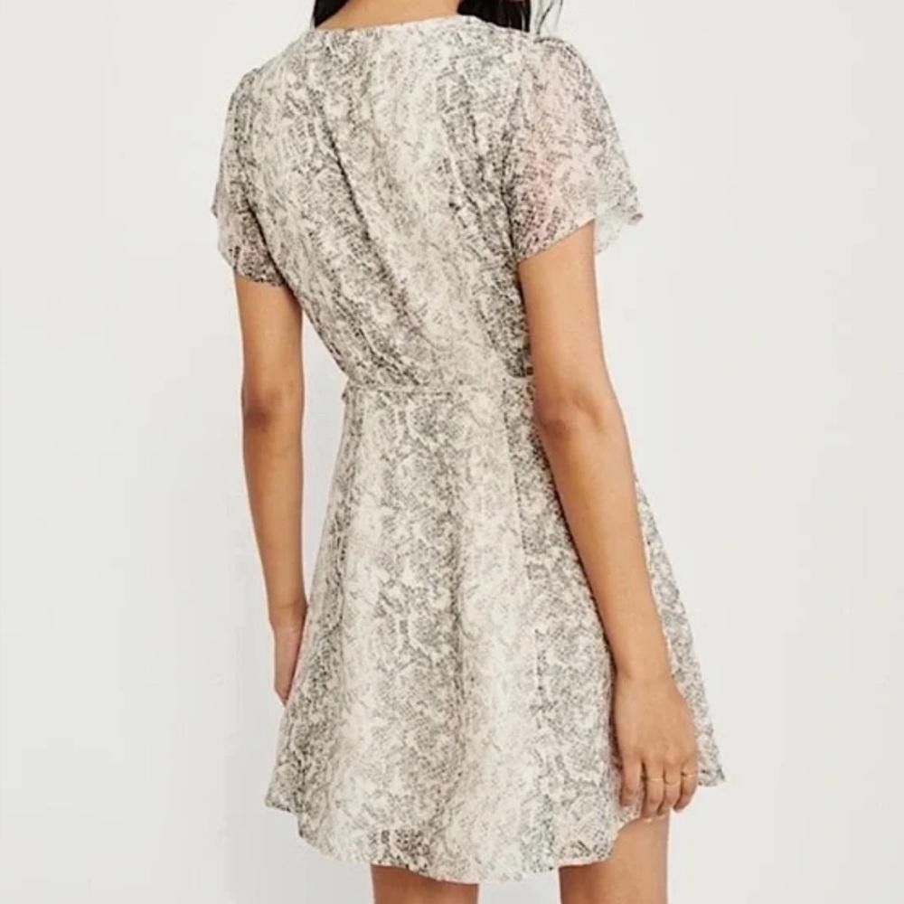 Abercrombie & Fitch Abercrombie & Fitch l Snakeskin Wrap Dress XS Size XS / US 0-2 / IT 36-38 - 2 Thumbnail