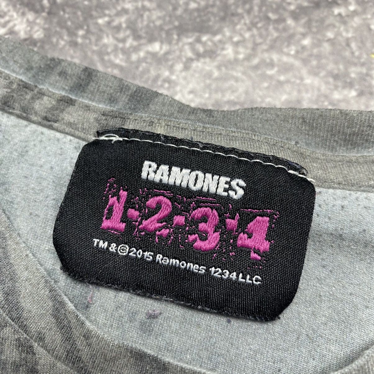 Band Tees × Vintage Vintage Ramones Overprinted Graphic logo 90’s rock band tee Size US M / EU 48-50 / 2 - 8 Thumbnail