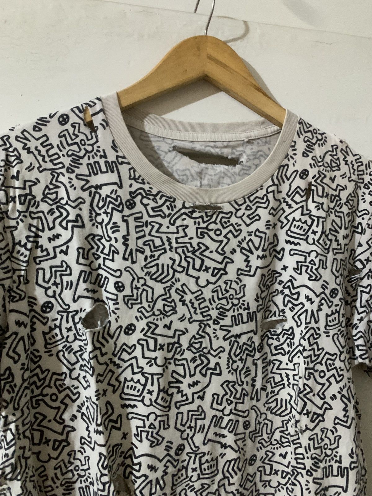 Keith Haring AOP Keith Haring By Uniqlo Distressed Tee Shirt Size US M / EU 48-50 / 2 - 6 Thumbnail