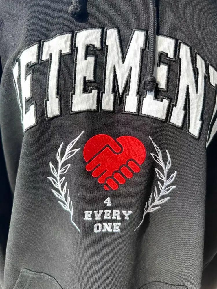 Vetements Vetements Hand Shake Hearts Hoodie Size US M / EU 48-50 / 2 - 4 Thumbnail