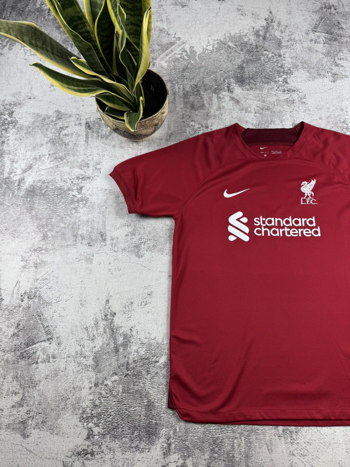 Nike LIVERPOOL 2022/2023 Red Nike Bloke core Soccer Football Fan T Shirt Jersey Kit Size US XXL / EU 58 / 5 - 2 Thumbnail