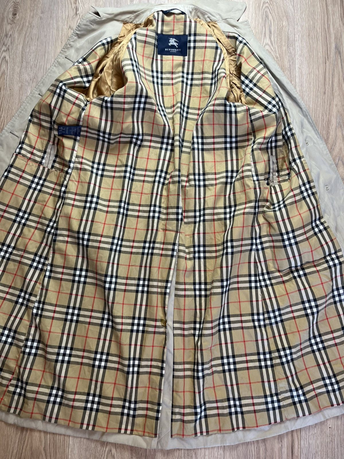 Burberry Burberry London Beige Trench Coat Nova Check Belted Size L Size US L / EU 52-54 / 3 - 5 Thumbnail