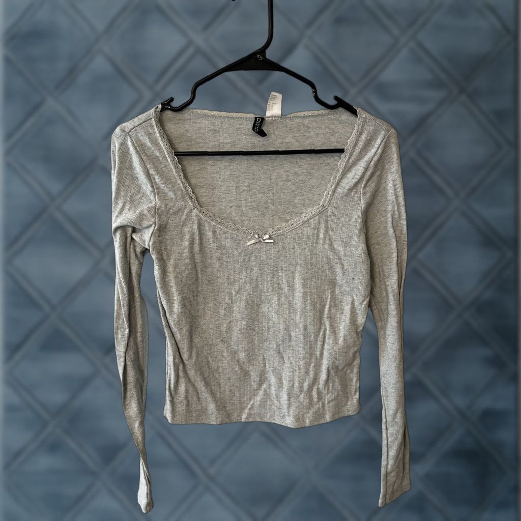 H&M H&M Women's Casual Long Sleeve Pullover Sweater, Size M, Light Gray, Ribbed Fitted, Slim Fit Size M / US 6-8 / IT 42-44 - 1 Thumbnail