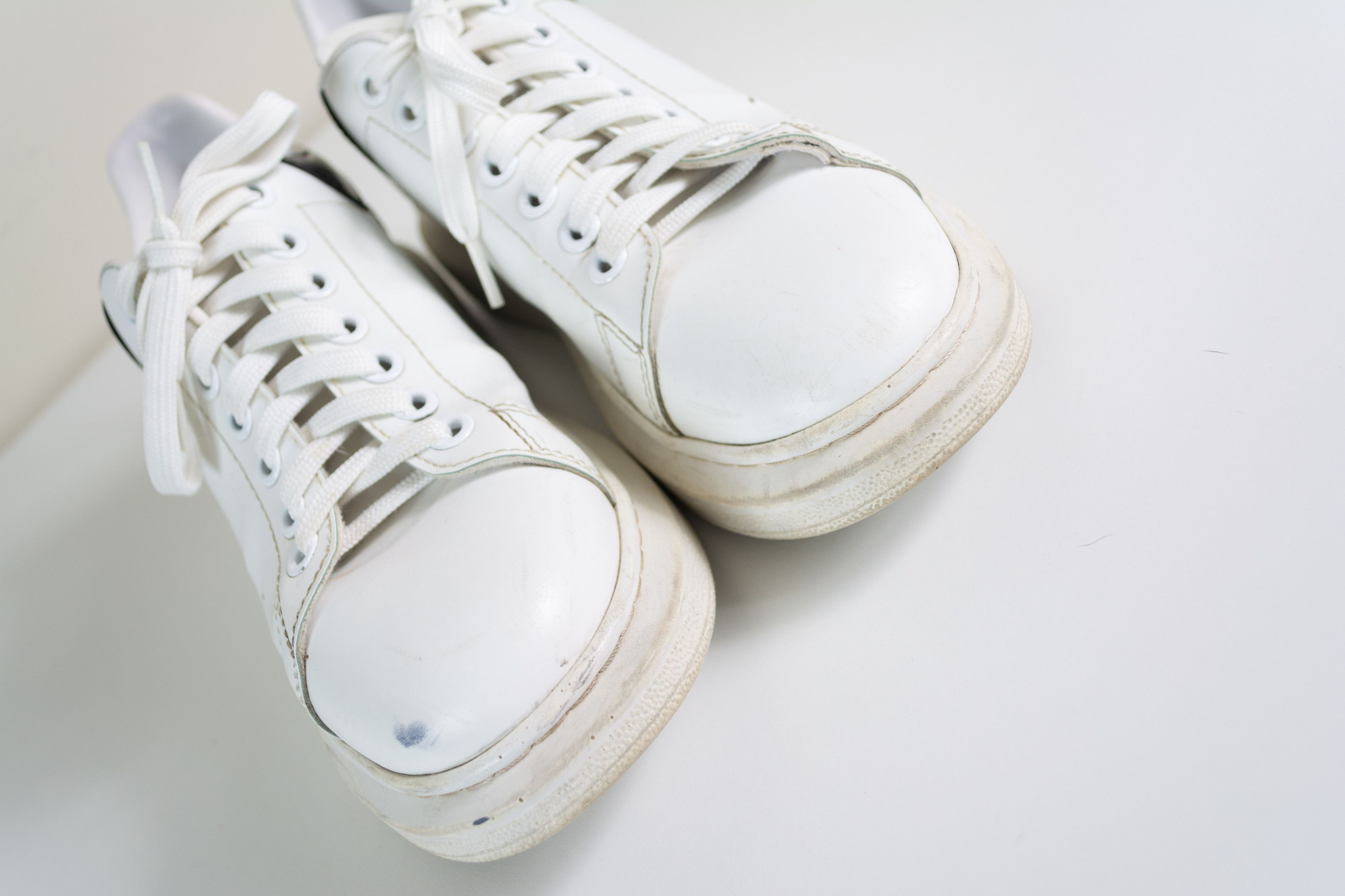 Alexander McQueen Alexander McQueen white sneakers Size US 9 / EU 42 - 8 Thumbnail