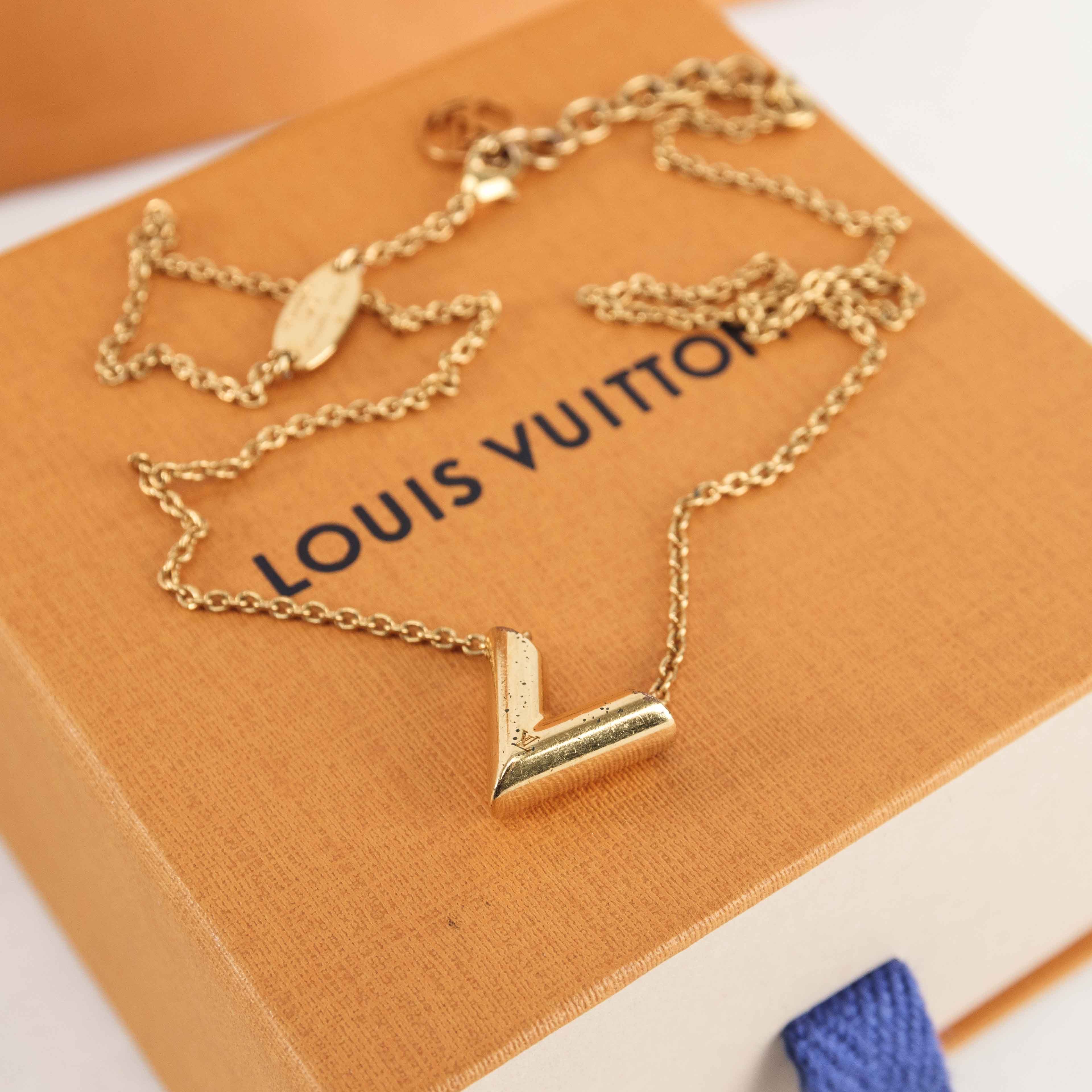 Louis Vuitton Louis Vuitton Essential V Gold-Tone Necklace Size ONE SIZE - 2 Thumbnail