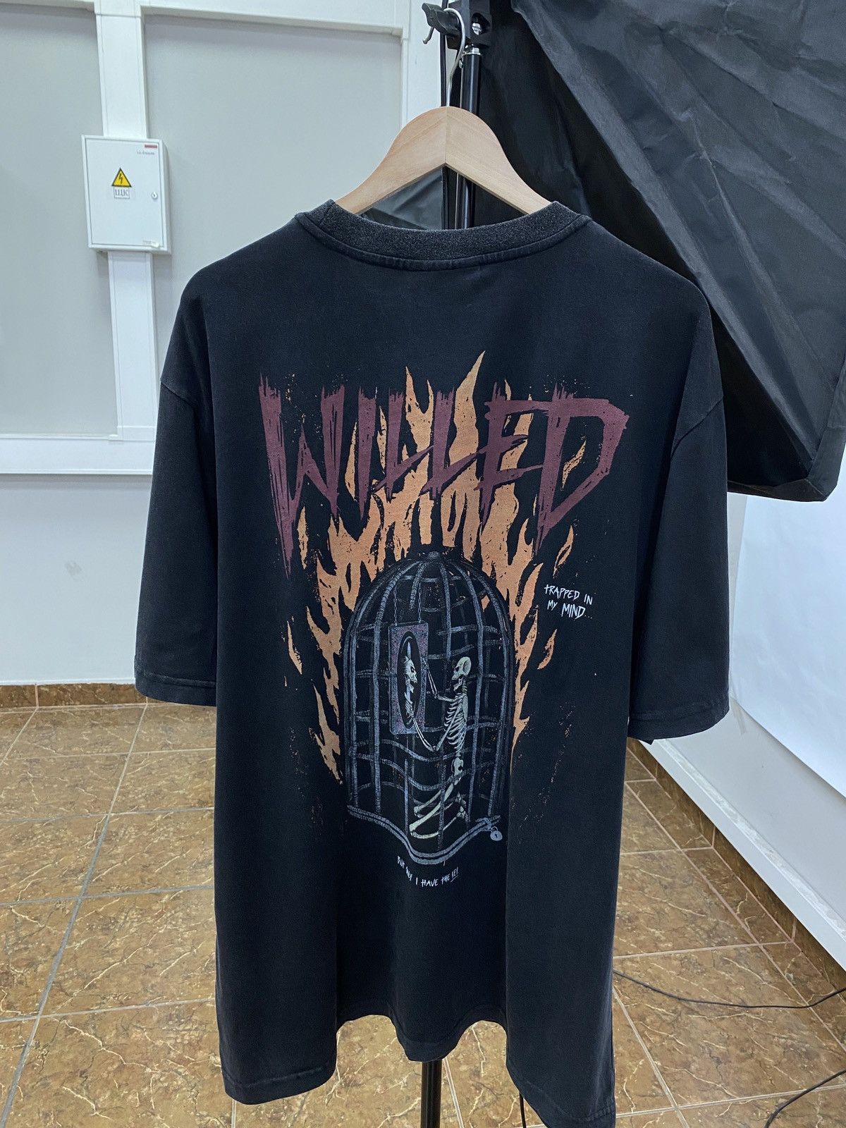 Designer 🇺🇸💀 Vintage Y2K Faded Trapped In My Head Skull Death T-Shirt Size US XL / EU 56 / 4 - 1 Thumbnail