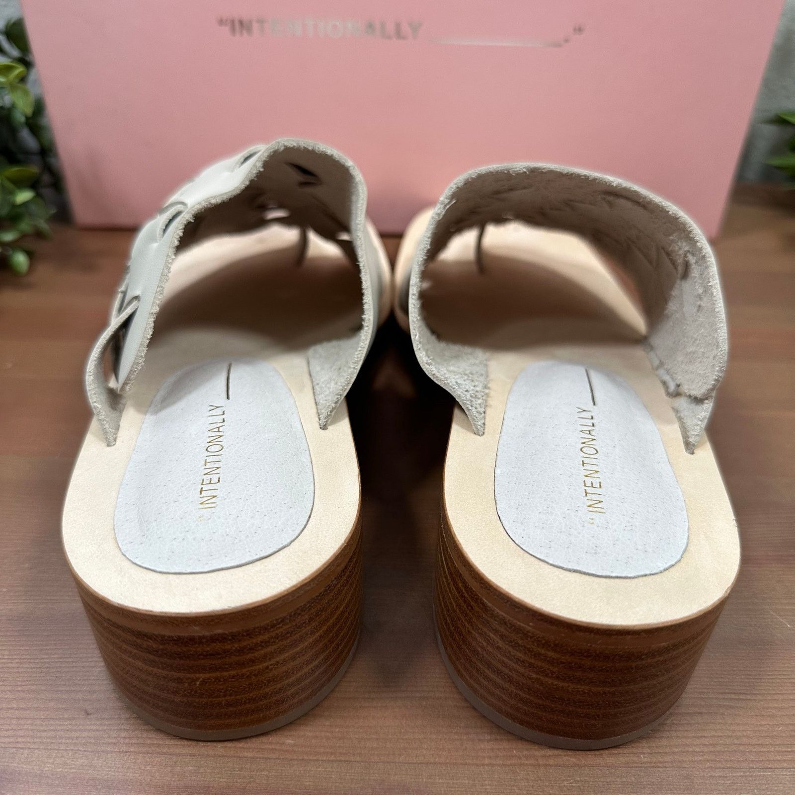 INTENTIONALLY BLANK INTENTIONALLY BLANK Kelly Woven Leather Sandals Cream Size 8 Size US 8 / IT 38 - 8 Thumbnail