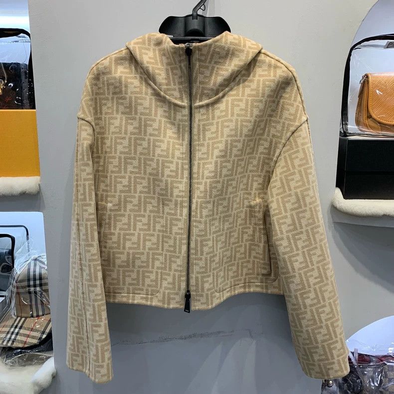 Fendi FENDI Winter and autumn short coat with hood and windbreak Size XS / US 0-2 / IT 36-38 - 1 Thumbnail