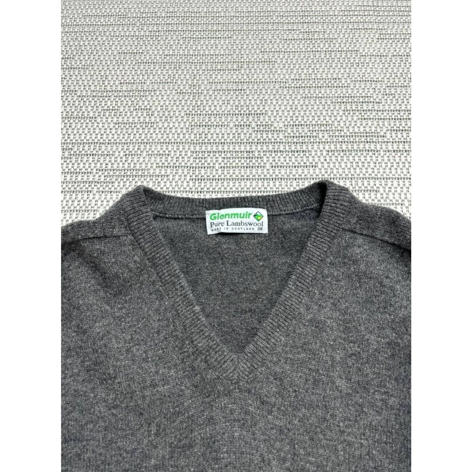 Vintage Glenmuir Golf Sweater Mens 38 Gray Wool Knit Pullover V-Neck Ribbed Trim Casual Outdoor 90s? Size US M / EU 48-50 / 2 - 4 Thumbnail
