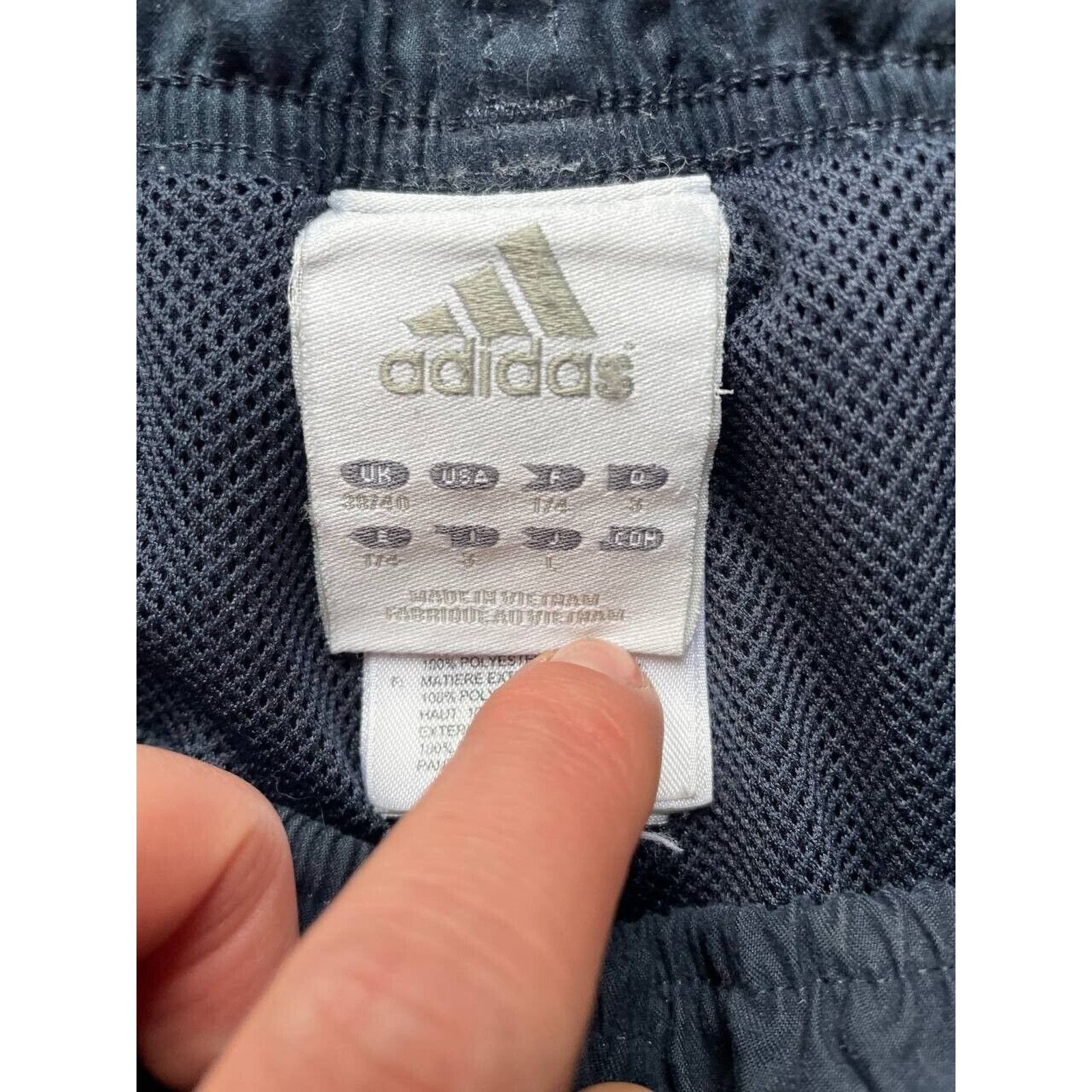 Adidas × Vintage Vintage Adidas Black Track Pants Medium Red Logo Mesh Lined Size US 30 / EU 46 - 6 Thumbnail