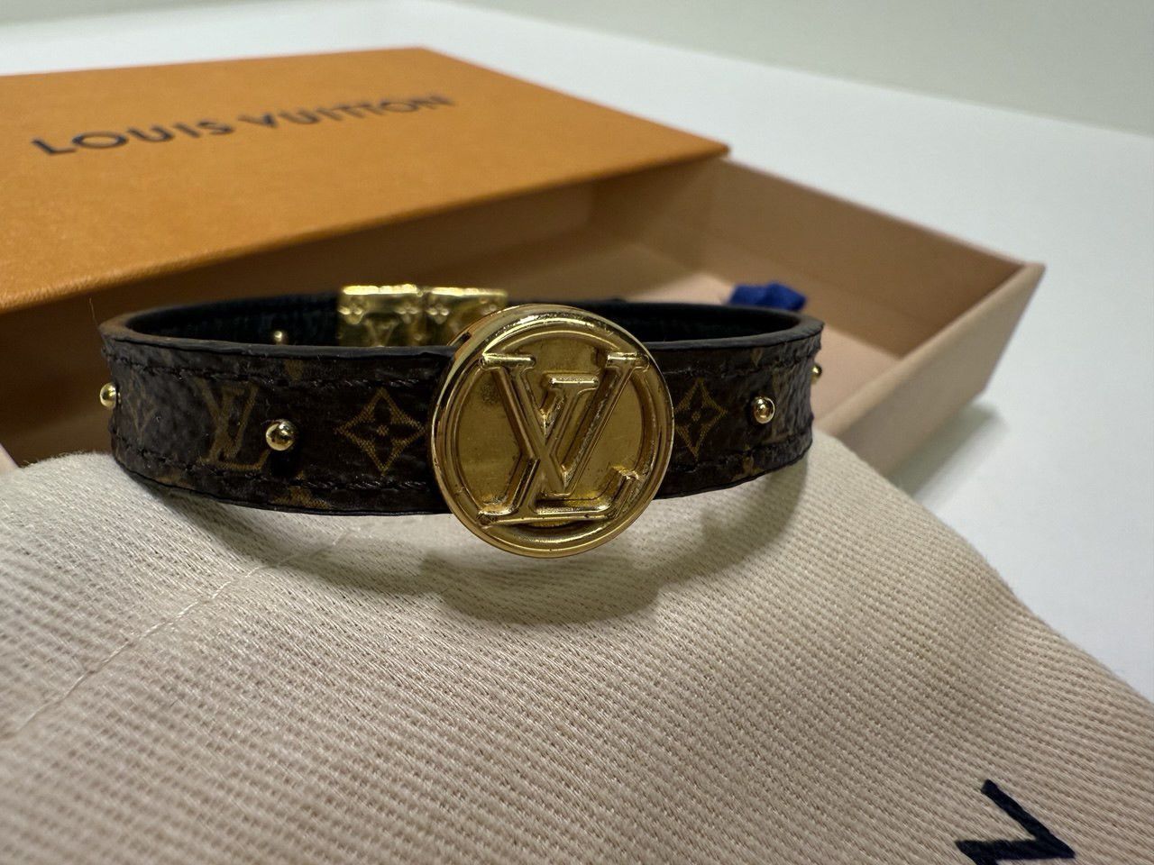 Louis Vuitton Reversible LV Circle Bracelet Monogram Noir