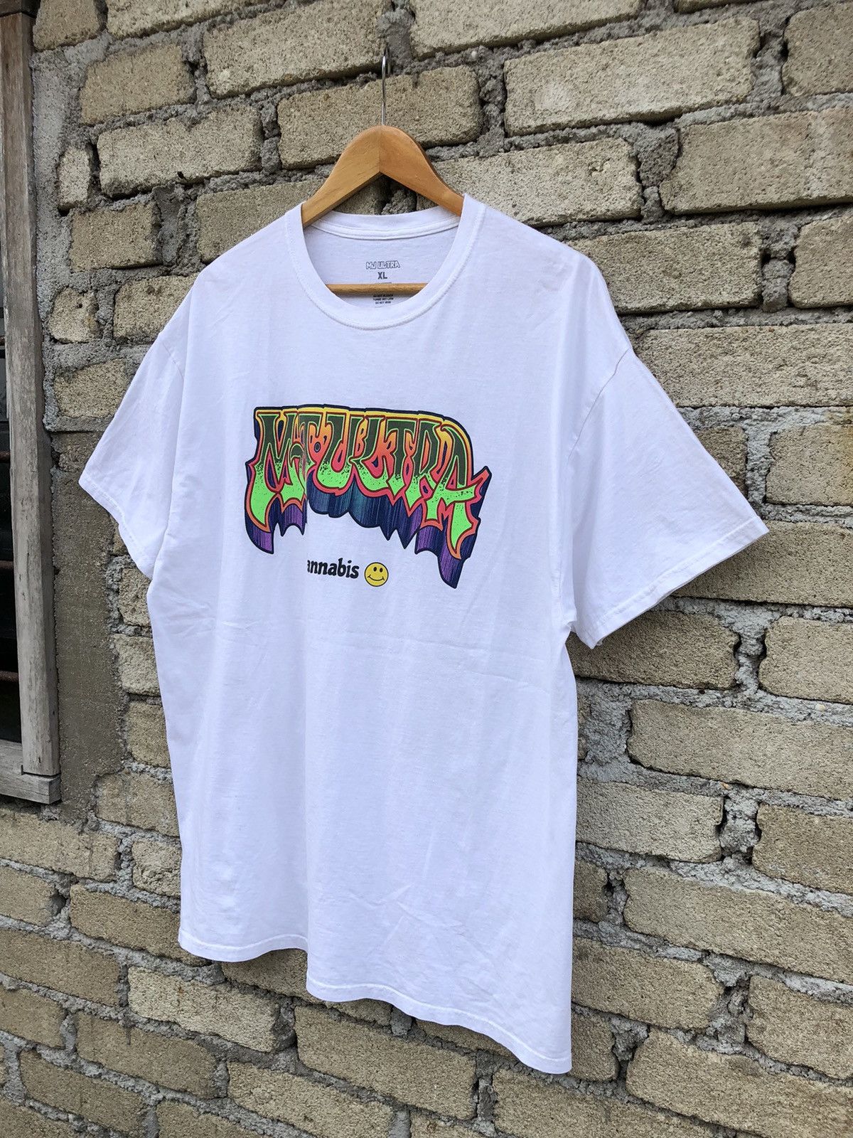 Japanese Brand 🔥RARE🔥MJ ULTRA Graffiti Cannabis Smile Tshirts Size US XL / EU 56 / 4 - 4 Thumbnail