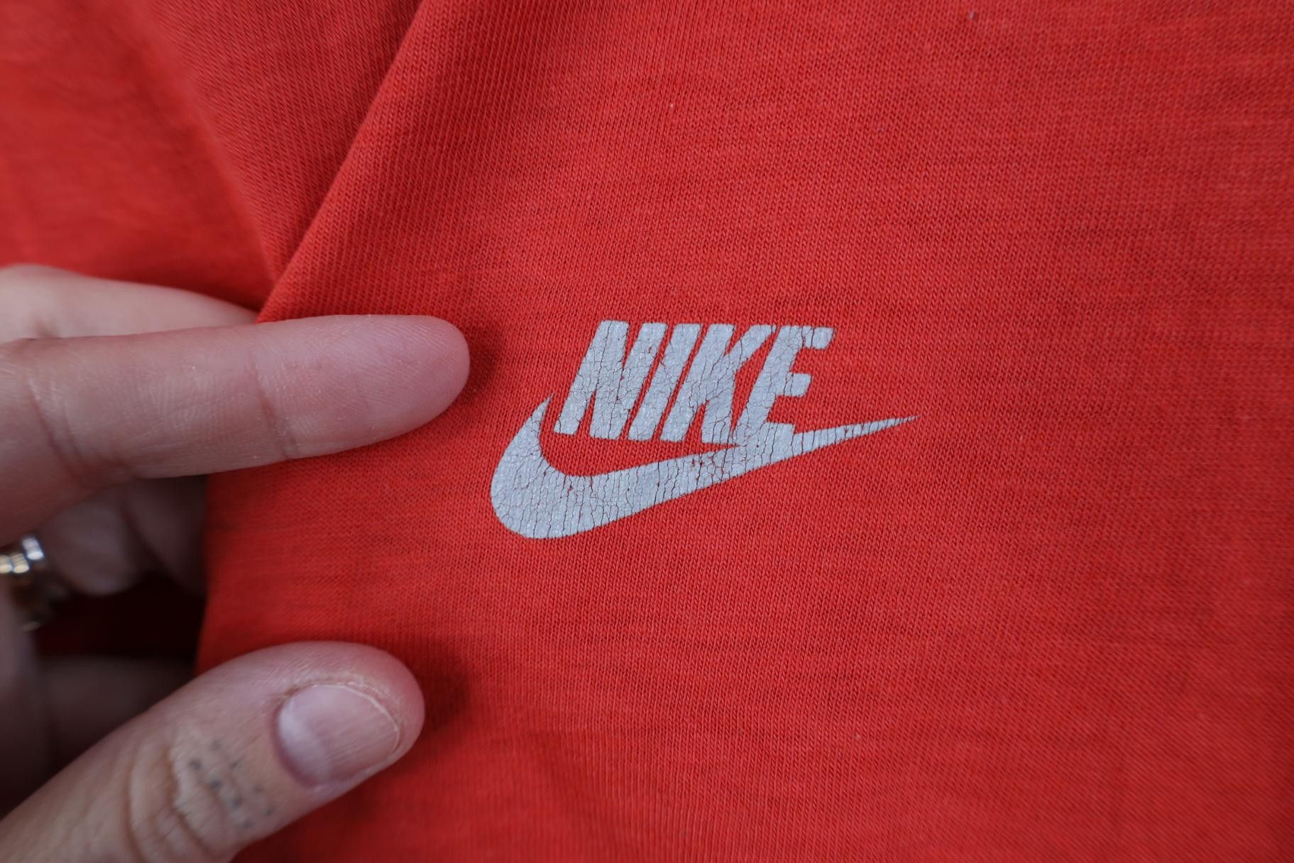 Nike Vintage 70s 80s Nike Thin Spell Out Swoosh T-Shirt Red USA Size US M / EU 48-50 / 2 - 4 Thumbnail