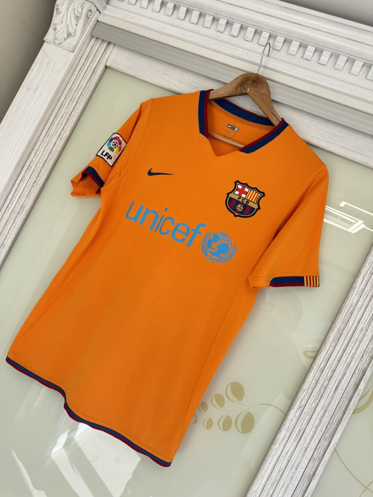 Nike Vintage Barcelona 2006-2007 Away Soccer Jersey Football Kit Size US S / EU 44-46 / 1 - 4 Thumbnail