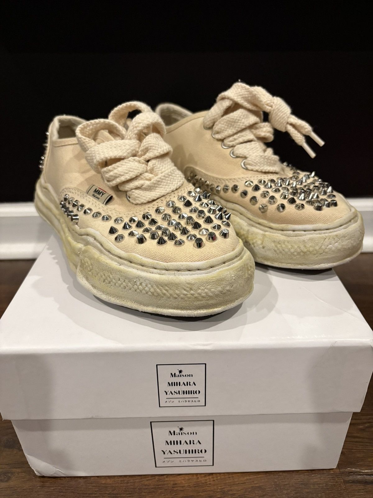 MMY BAKER STUDDED LOW WHITE