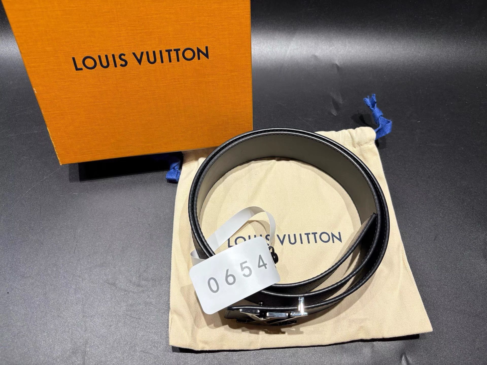 Louis Vuitton Louis Vuitton Initiales Reversible Grey Silver Belt K36 Size ONE SIZE - 6 Thumbnail