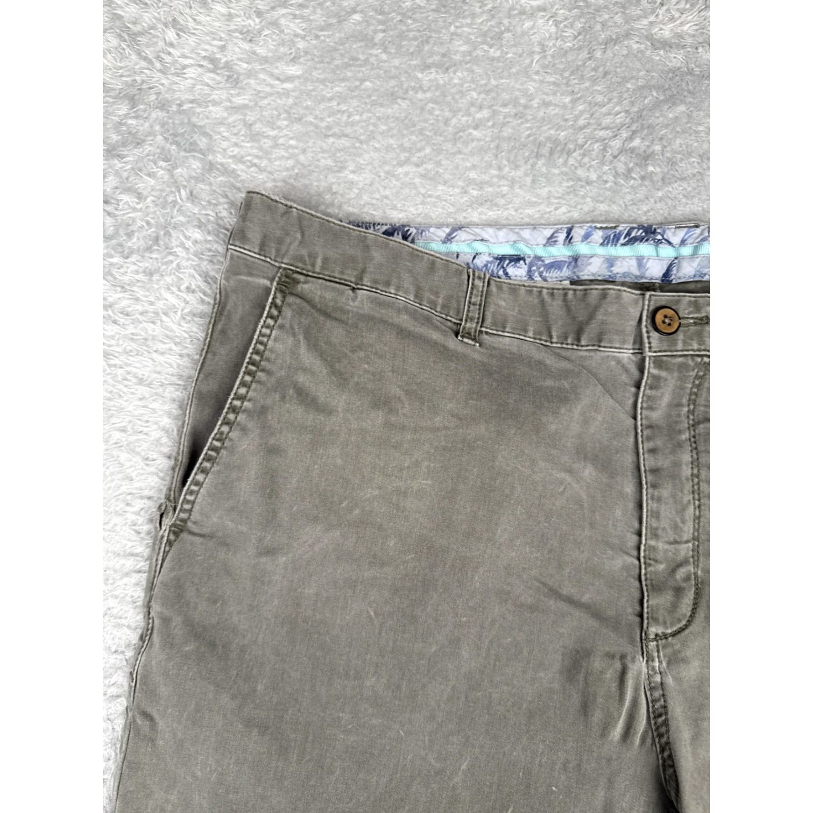 Tommy Bahama Tommy Bahama Shorts Mens 40 Gray Chino Flat Front Casual Cotton Blend Walk Size US 40 / EU 56 - 5 Thumbnail