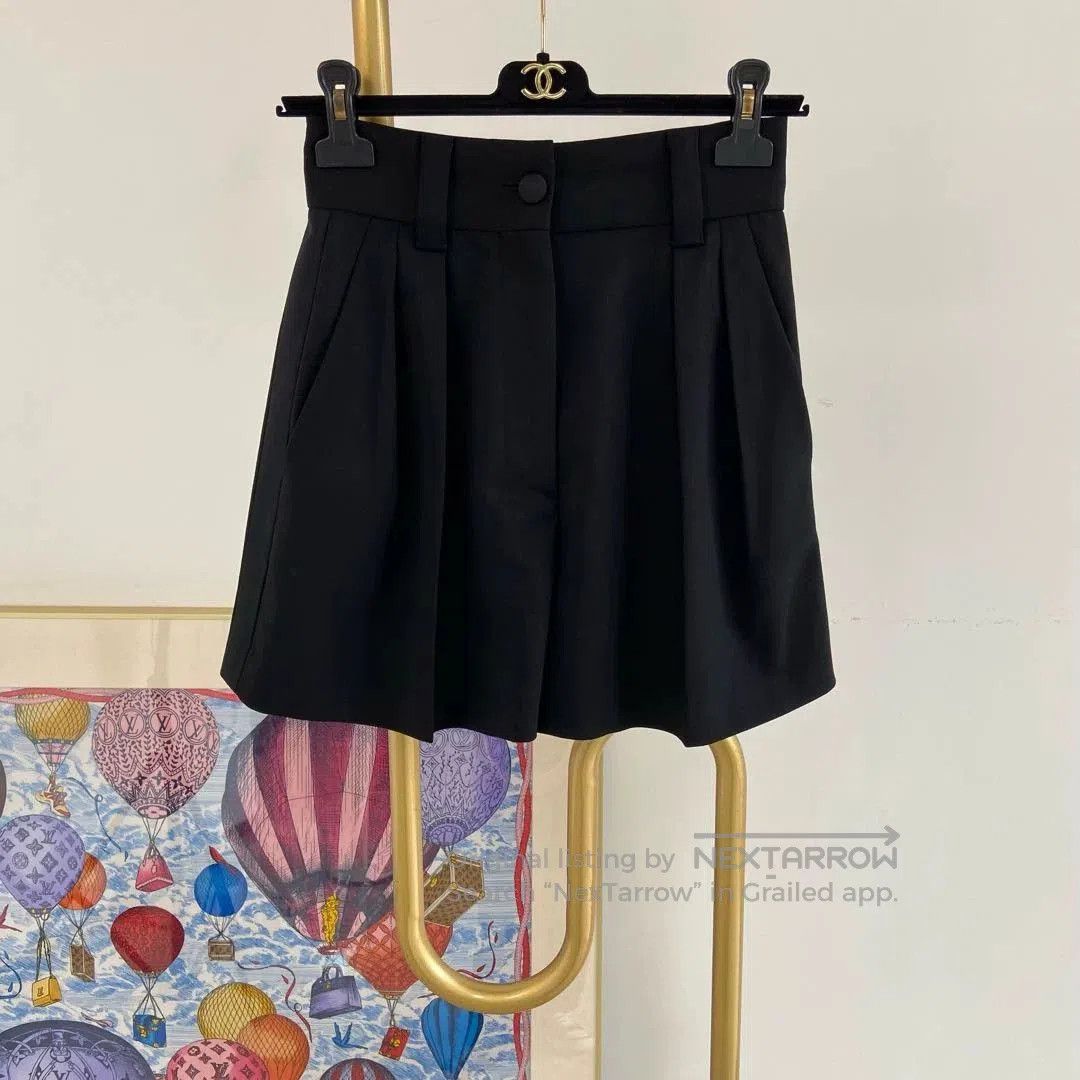 Miu Miu black miu miu shorts size 38. Size US 38 / EU 54 - 2 Thumbnail