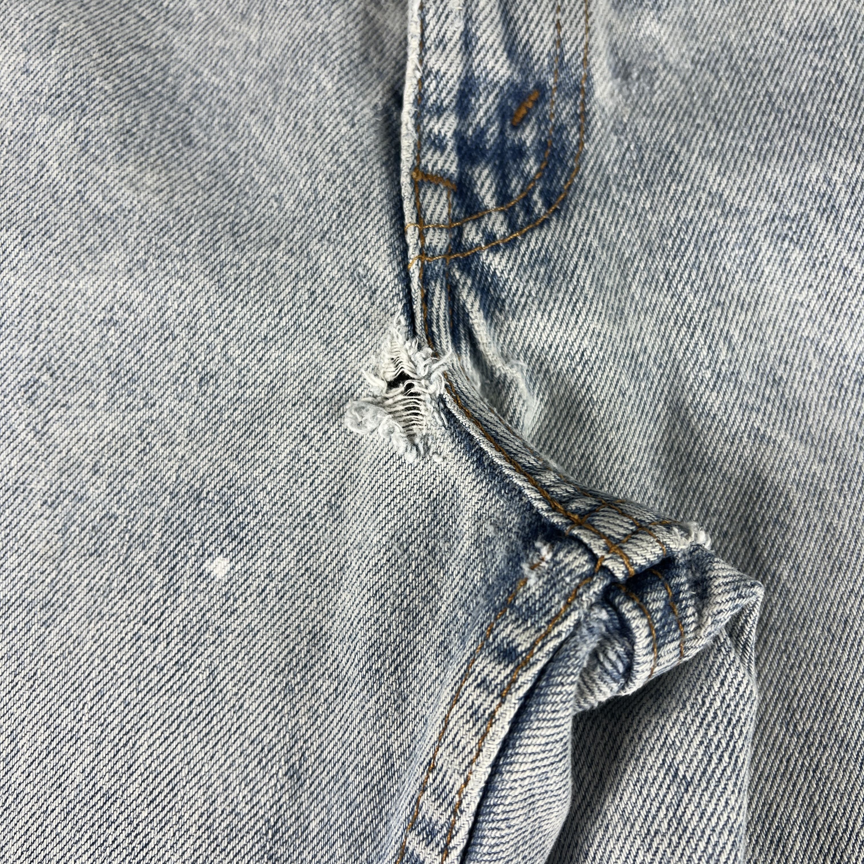 Levi's × Vintage VTG 90s Levi's Jeans 560 Loose Tapered Blue Thrashed Denim Size US 36 / EU 52 - 2 Thumbnail