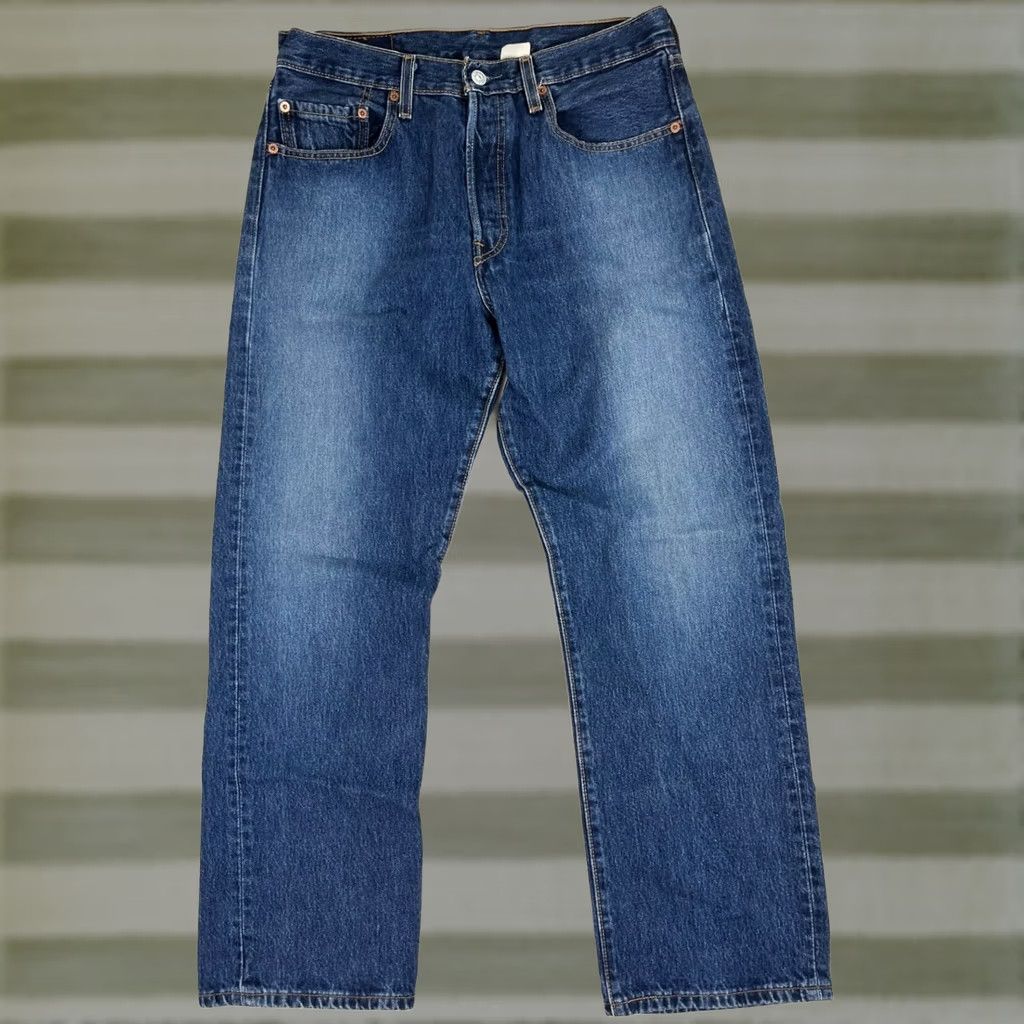 Levi's VINTAGE Levi's 501 Jeans Men's Medium Wash 33x30 90s Blue Denim Straight 5-Pocket Mens Size US 33 - 1 Thumbnail