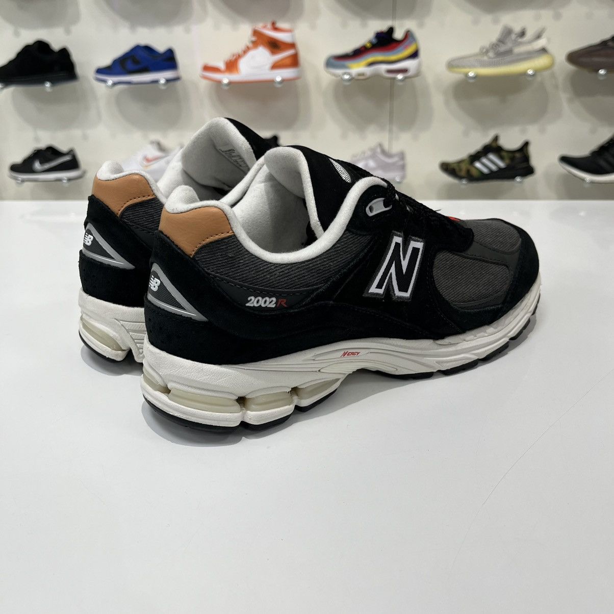 New Balance New Balance 2002R Black Sepia Size US 7 / EU 40 - 6 Thumbnail