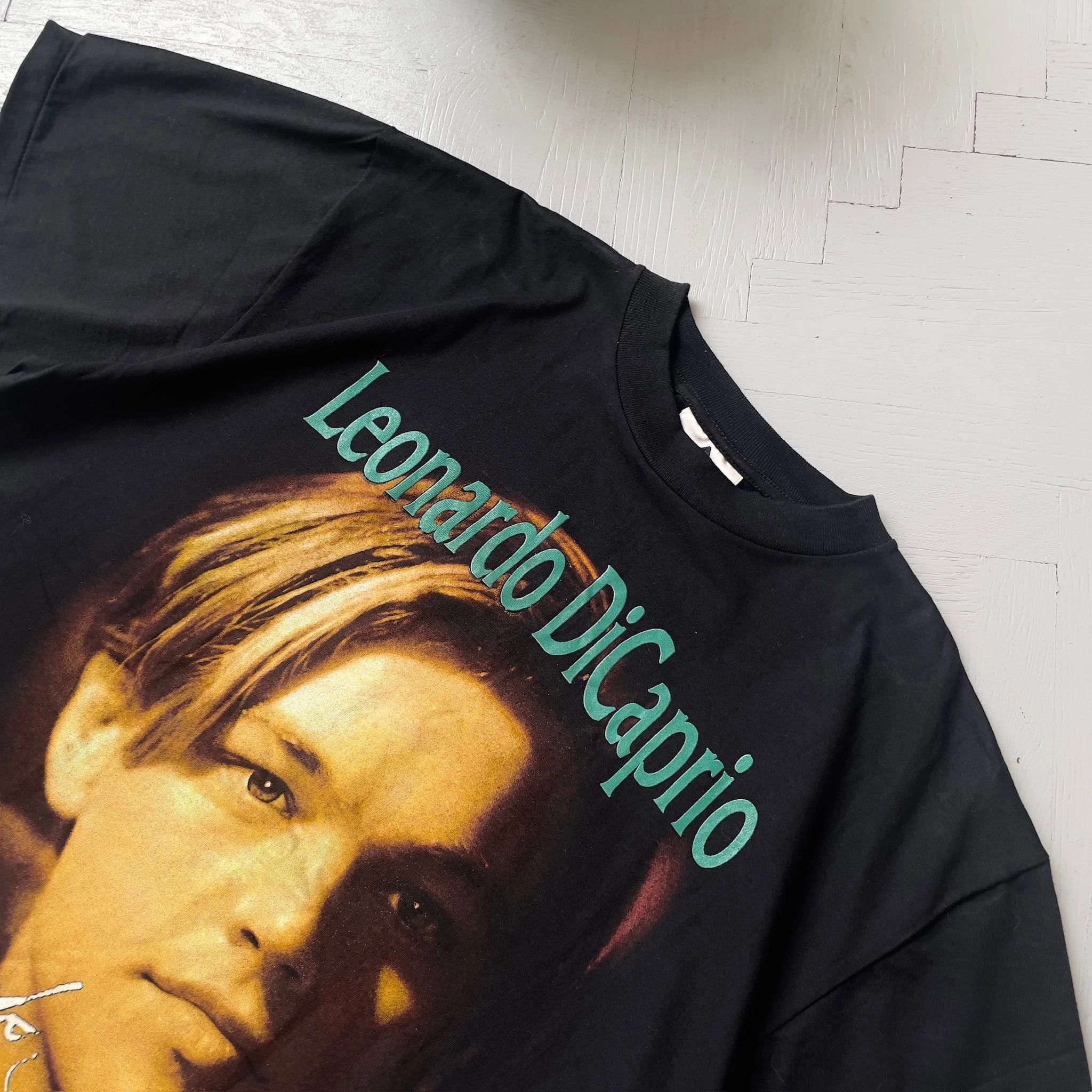 Vintage Vintage Titanic Leonardo Di Caprio Tee Shirt Size US L / EU 52-54 / 3 - 4 Thumbnail