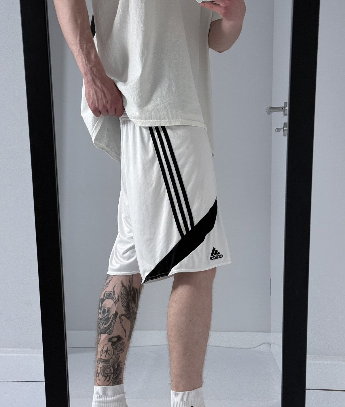 Other Vintage Adidas Y2K avantgarde streetwear shorts Size US 32 / EU 48 - 7 Thumbnail