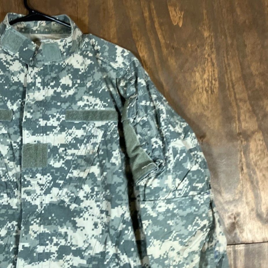Vintage VINTAGE Army Combat Mens Coat ACU Green Camouflage Uniform Digicam Medium Regular Size US M / EU 48-50 / 2 - 5 Thumbnail