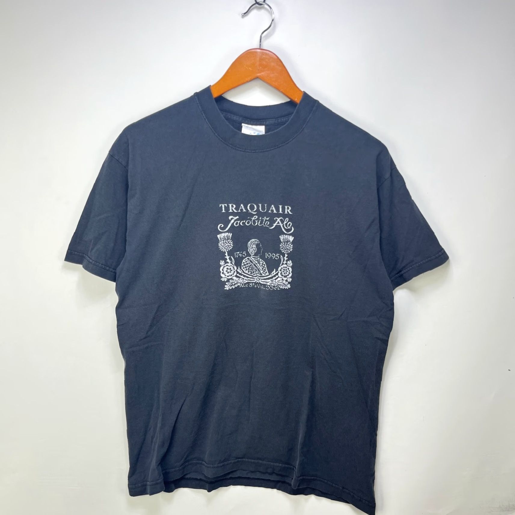Vintage VINTAGE 90s Scotland Traquair Ale Alcohol Sun Faded Black T Shirt Medium UK Men Size US L / EU 52-54 / 3 - 2 Thumbnail