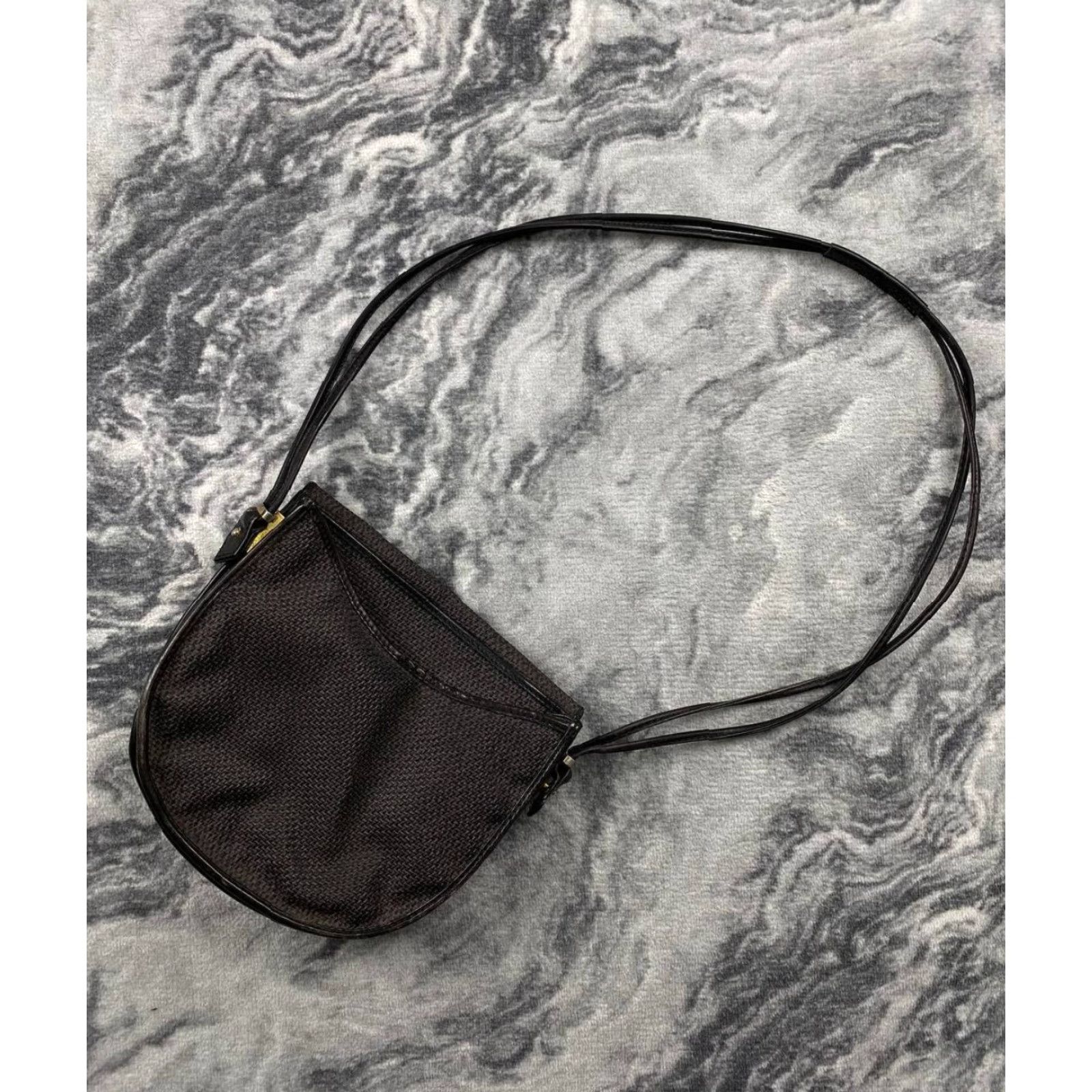 Yves Saint Laurent Yves Saint Laurent YSL Shoulder Bag Metal Logo Women Black Small Leather Gold-Plated Hardware Size ONE SIZE - 4 Thumbnail