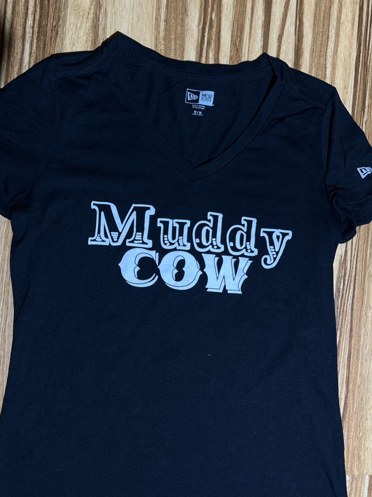 New Era New Era Black V-Neck T-Shirt with Muddy Cow Graphic Size US M / EU 48-50 / 2 - 2 Thumbnail