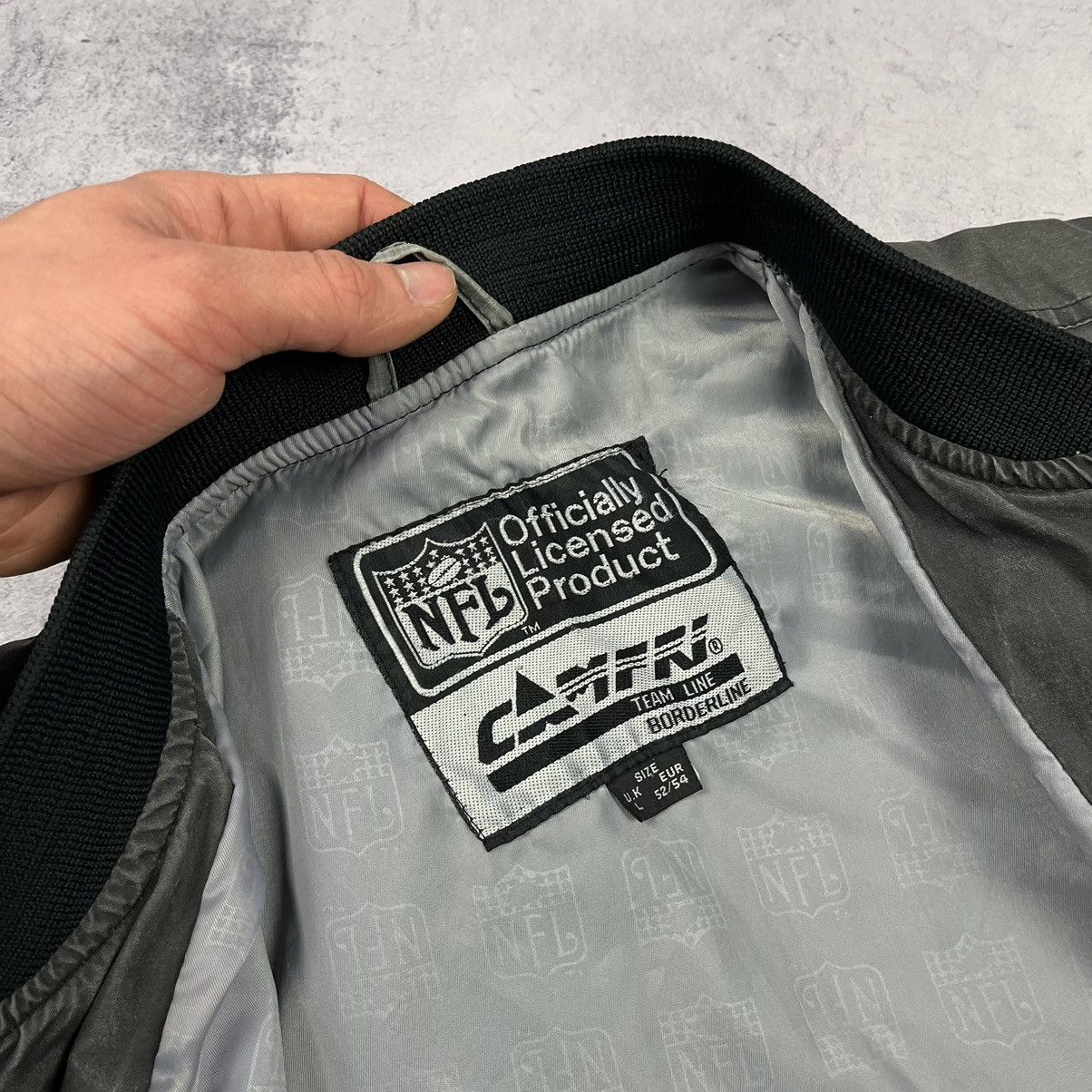 NFL Vintage NFL Los Angeles Raiders y2k rare bomber jacket 1991 Size US L / EU 52-54 / 3 - 9 Thumbnail