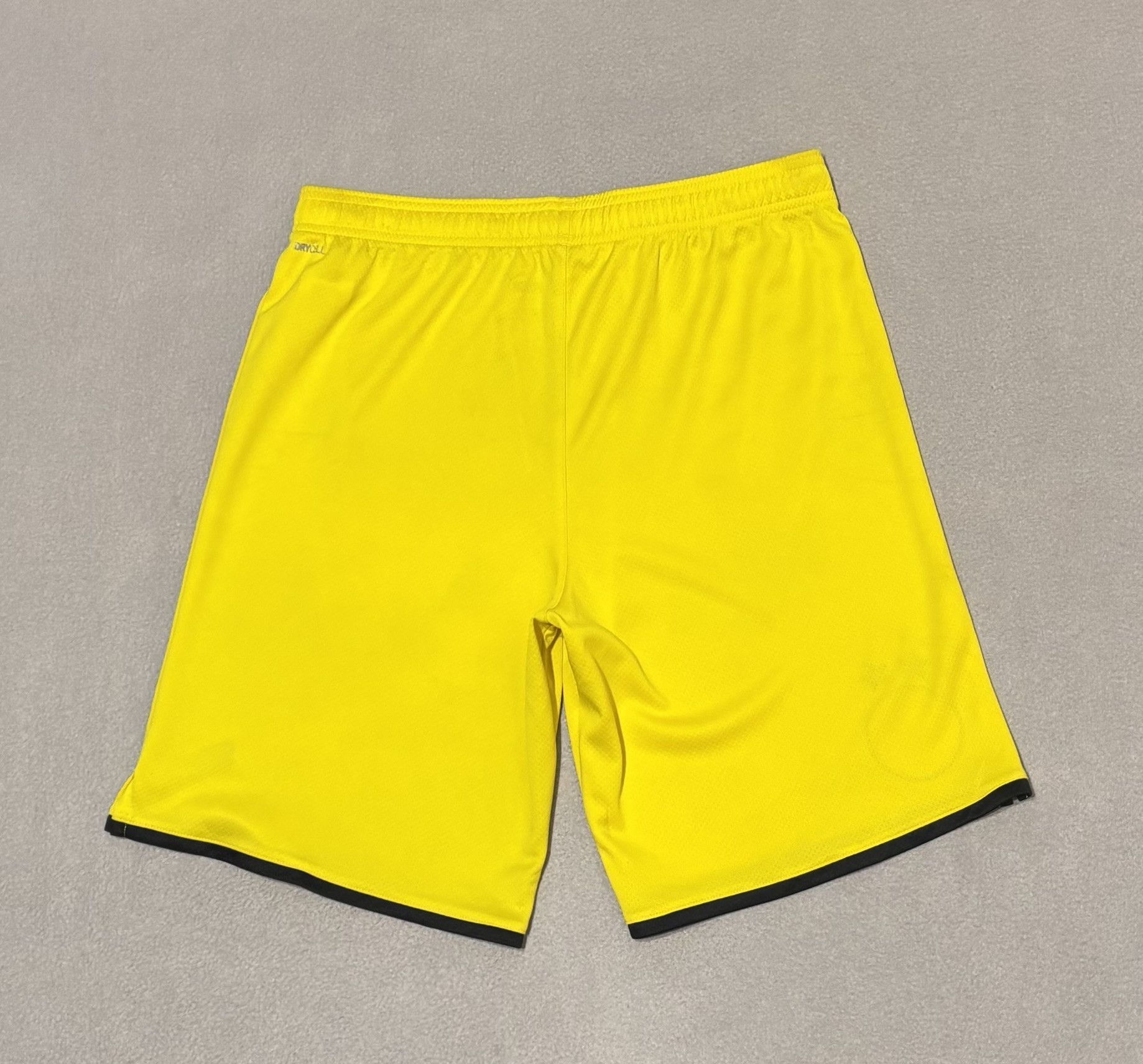 Puma Borussia Dortmund 2019/2020 Puma Football Shorts size M Size US 32 / EU 48 - 7 Thumbnail