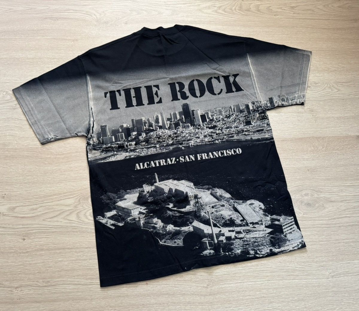 Vintage Vintage 00’s Alstyle Over Print Alcatraz SF The Rock T-Shirt Size US XL / EU 56 / 4 - 4 Thumbnail